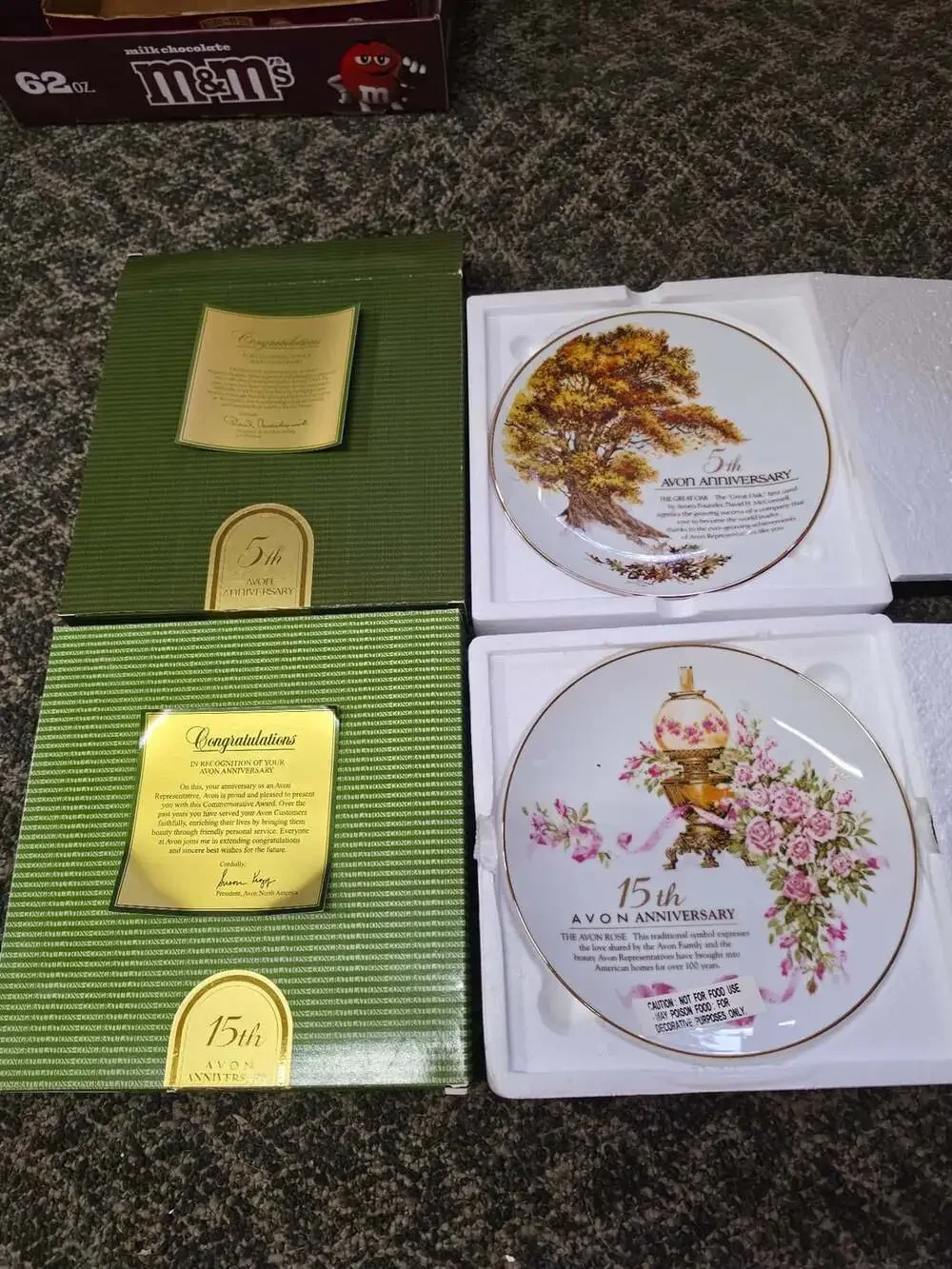 Avon Anniversary Porcelain Plate Set Gold Trim 1995 - ,
